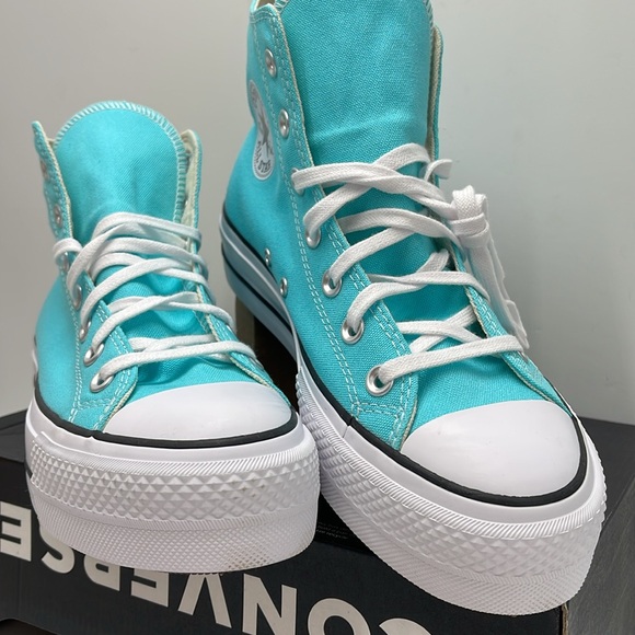 Converse WMNS A07570F CTAS LIFT HI
TRIPLE CYAN/WHITE/BLACK A07570F Platforms - Picture 6 of 16